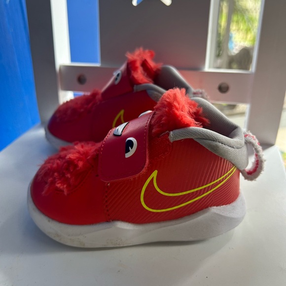 Cute baby Nike Team Hustle D9 lil ‘Fast n Furry’ chili red. Toddler size 6c - Picture 5 of 9